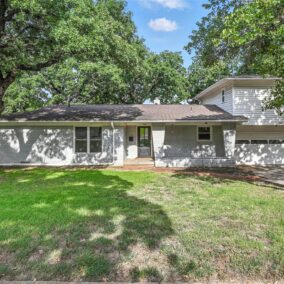 1404 Briarwood Blvd., Arlington, TX  76013