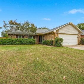 6909 Greenspring Drive, Arlington, TX  76016