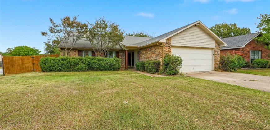 6909 Greenspring Drive, Arlington, TX  76016