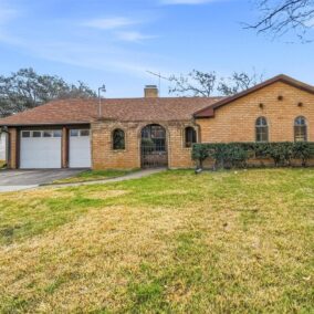 2903 Ashbury Drive, Arlington, TX  76015