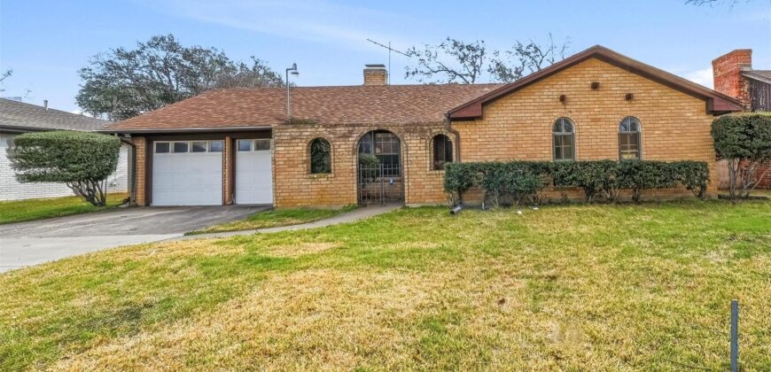 2903 Ashbury Drive, Arlington, TX  76015